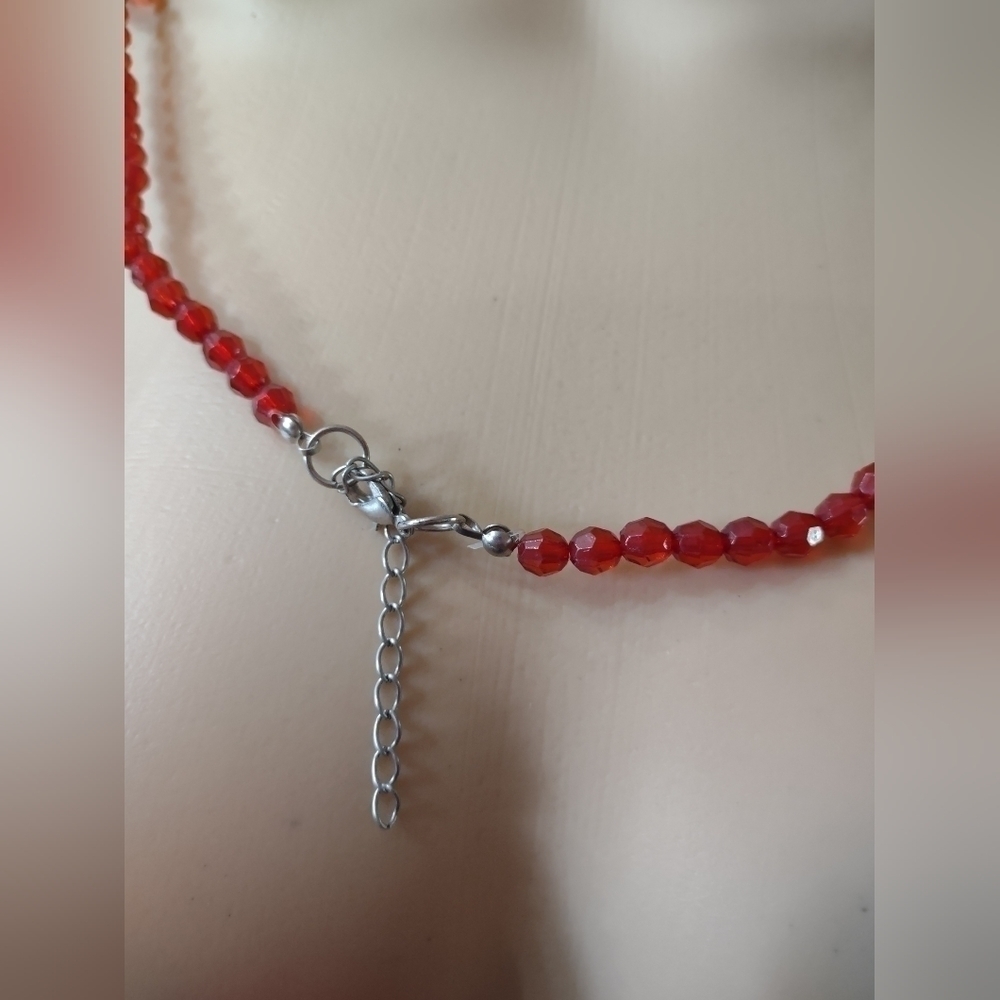 Red women's unbranded fashion necklace - Picture 3 of 4